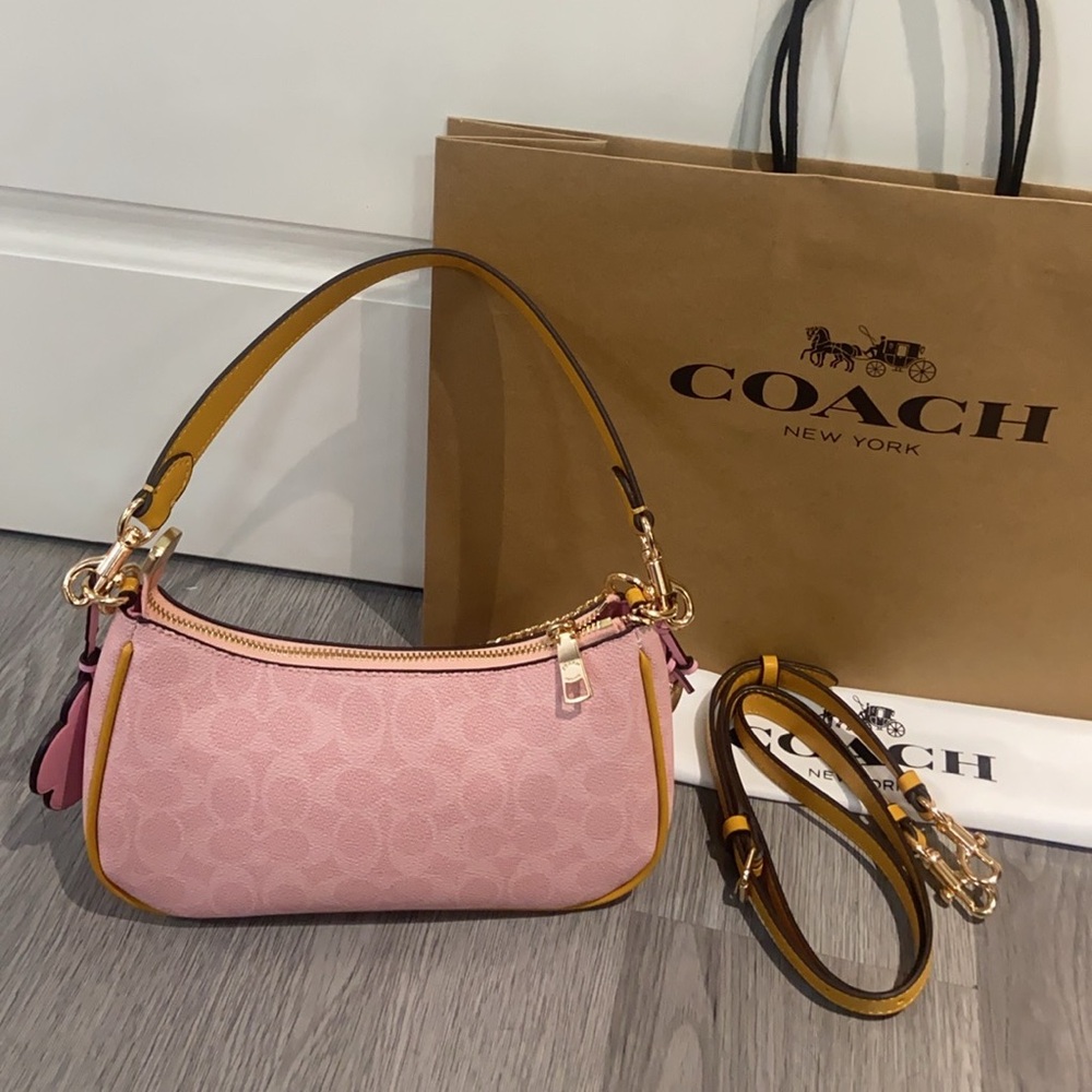 Coach crescent-shaped shoulder bag - Picture 2 of 7